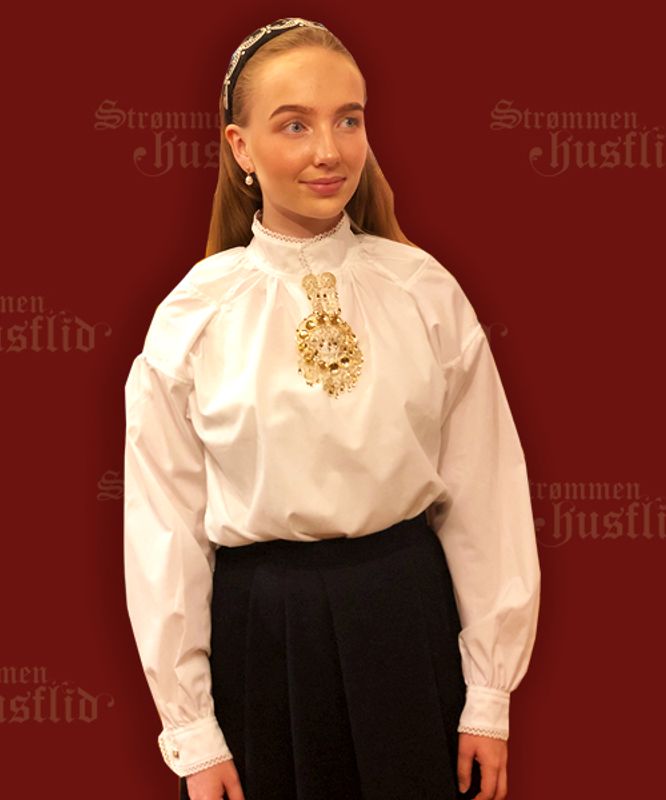 Strykefri Bunadskjorte dame, med nupperelle