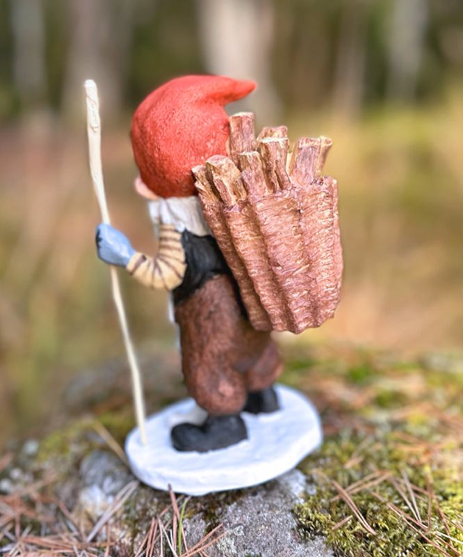 Midthun-nisse med stav